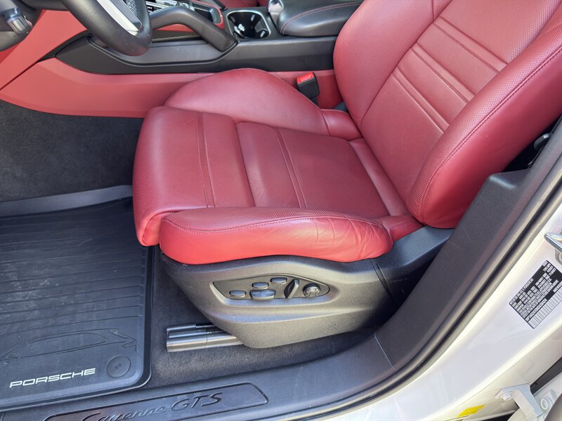 Used 2022 Porsche Cayenne GTS AWD/4WD image 20