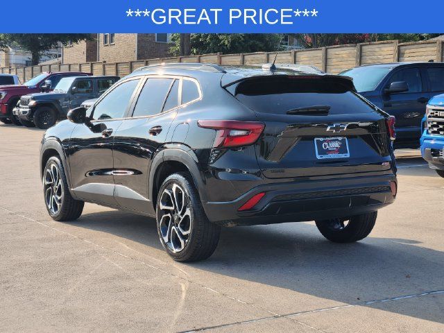 Used 2025 Chevrolet Trax RS w/ Driver Confidence Package FWD image 3