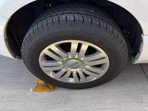 Used 2013 Lincoln Navigator 2WD image 8