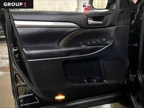 Used 2018 Toyota Highlander XLE image 21