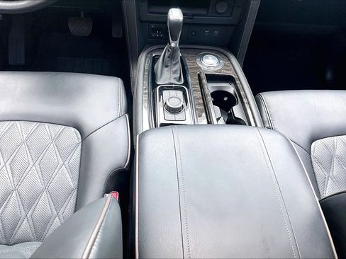 Used 2024 Nissan Armada Platinum w/ Captain's Chairs Package RWD image 17