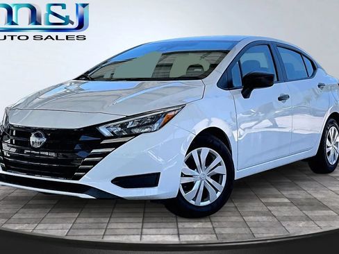 Used 2025 Nissan Versa S FWD image 1