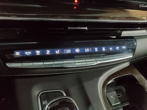 Used 2022 Cadillac Escalade ESV Sport Platinum w/ LPO, ONYX Package AWD/4WD image 38