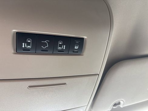 Used 2016 Dodge Grand Caravan SXT image 50