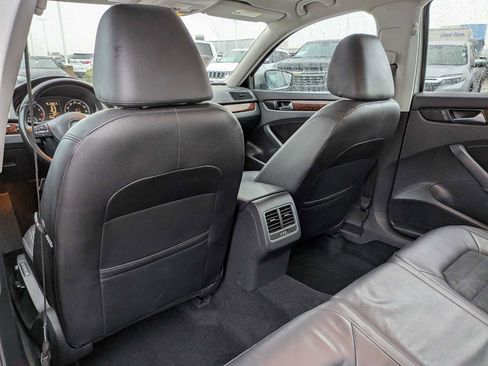 Used 2013 Volkswagen Passat 2.5 SEL Premium image 17