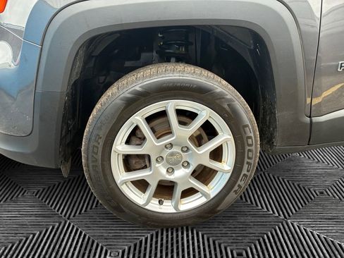 Used 2020 Jeep Renegade Latitude w/ Cold Weather Group image 14