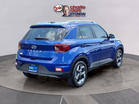 Certified 2025 Hyundai Venue Limited FWD image 5