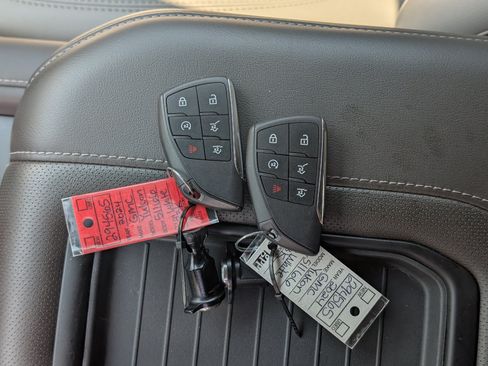 Used 2024 GMC Yukon SLT w/ SLT Premium Package RWD image 42