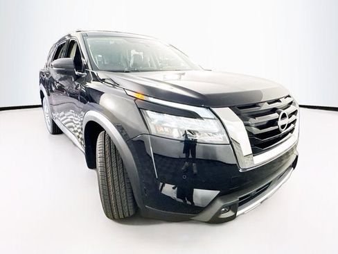 New 2025 Nissan Pathfinder SL image 3