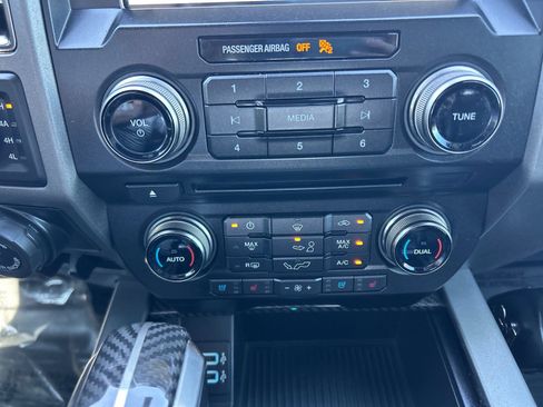 Certified 2017 Ford F150 Raptor w/ Equipment Group 802A Luxury image 31