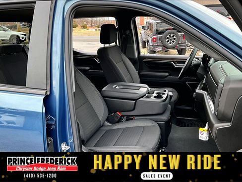 Used 2024 Chevrolet Silverado 1500 LT image 7