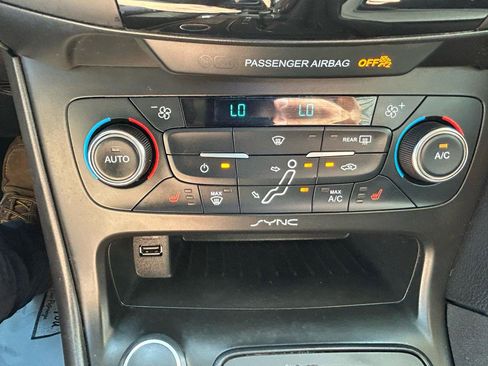 Used 2017 Ford Focus SEL w/ Cold Weather Package FWD image 26