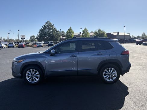 Used 2023 Toyota Corolla Cross LE AWD/4WD image 7