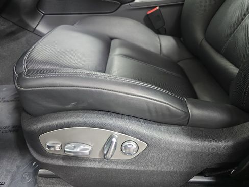 Certified 2025 Porsche Macan image 23