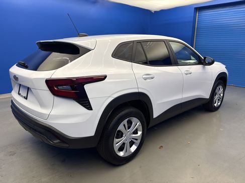 Used 2024 Chevrolet Trax LS image 7