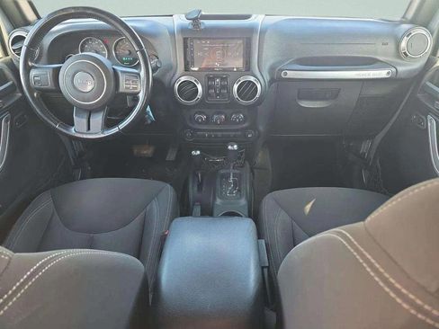 Used 2017 Jeep Wrangler Unlimited Sahara AWD/4WD image 15