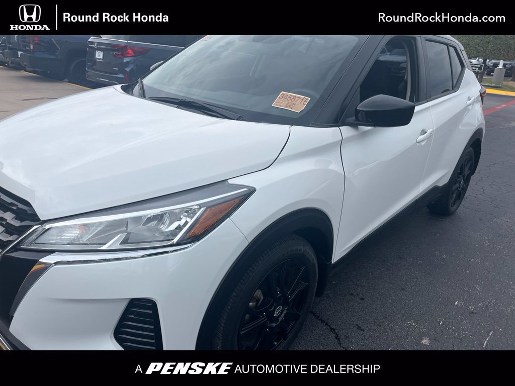 Used 2024 Nissan Kicks SV FWD image 1