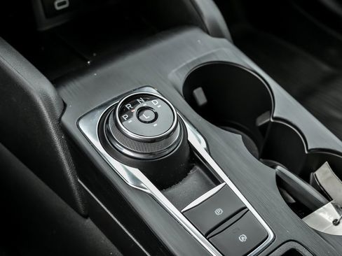 Used 2024 Ford Escape SE image 25