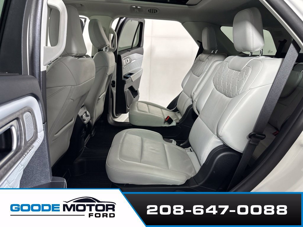 Used 2025 Ford Explorer Platinum w/ Ultimate Package AWD/4WD image 19