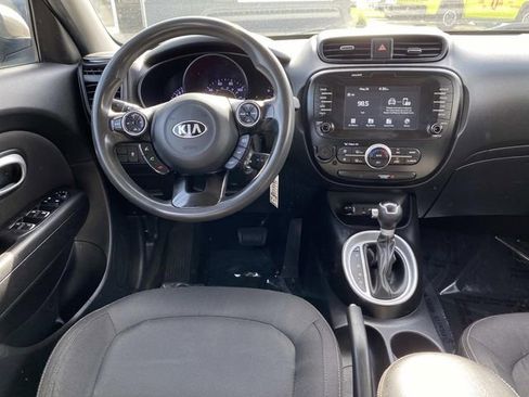 Used 2018 Kia Soul + FWD image 10