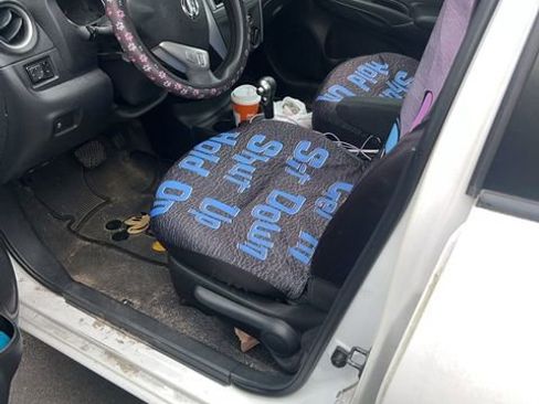 Used 2015 Nissan Versa SV FWD image 3