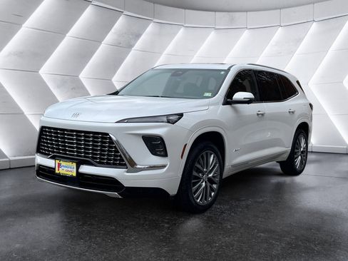 Certified 2025 Buick Enclave Avenir AWD/4WD image 2