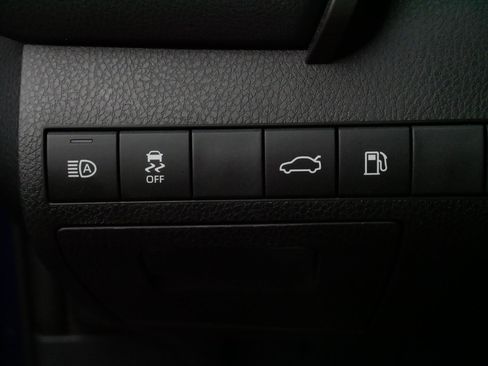 Used 2018 Toyota Camry LE w/ Convenience Package FWD image 27