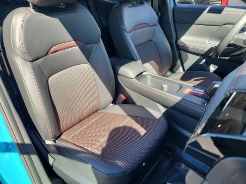 Certified 2025 Nissan Kicks SR FWD image 18