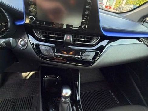 Used 2020 Toyota C-HR XLE FWD image 16