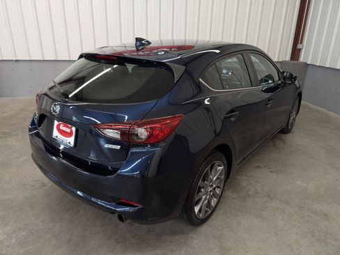 Used 2018 MAZDA MAZDA3 Touring FWD image 13