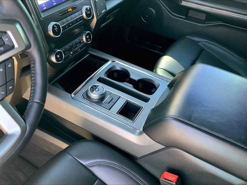 Used 2021 Ford Expedition XLT image 16