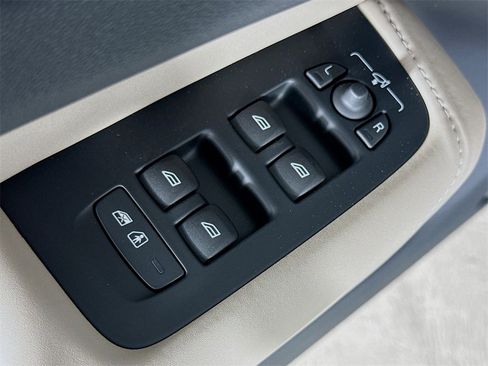 New 2026 Volvo XC60 B5 Plus w/ Protection Package Premier image 18