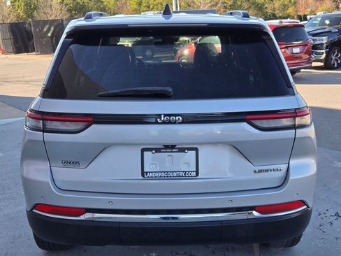 Used 2022 Jeep Grand Cherokee Limited image 6