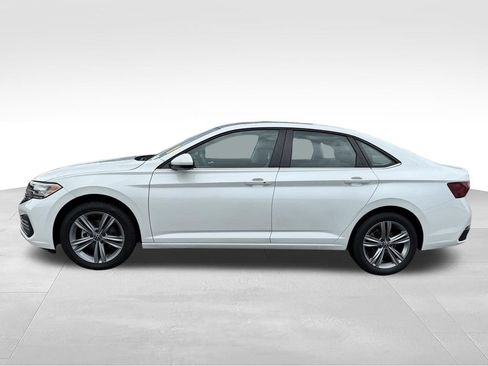 Used 2022 Volkswagen Jetta SE FWD image 2