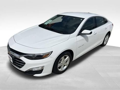 Used 2024 Chevrolet Malibu LS w/ Driver Confidence Package FWD image 2