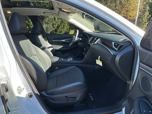 New 2025 INFINITI QX50 Luxe image 10