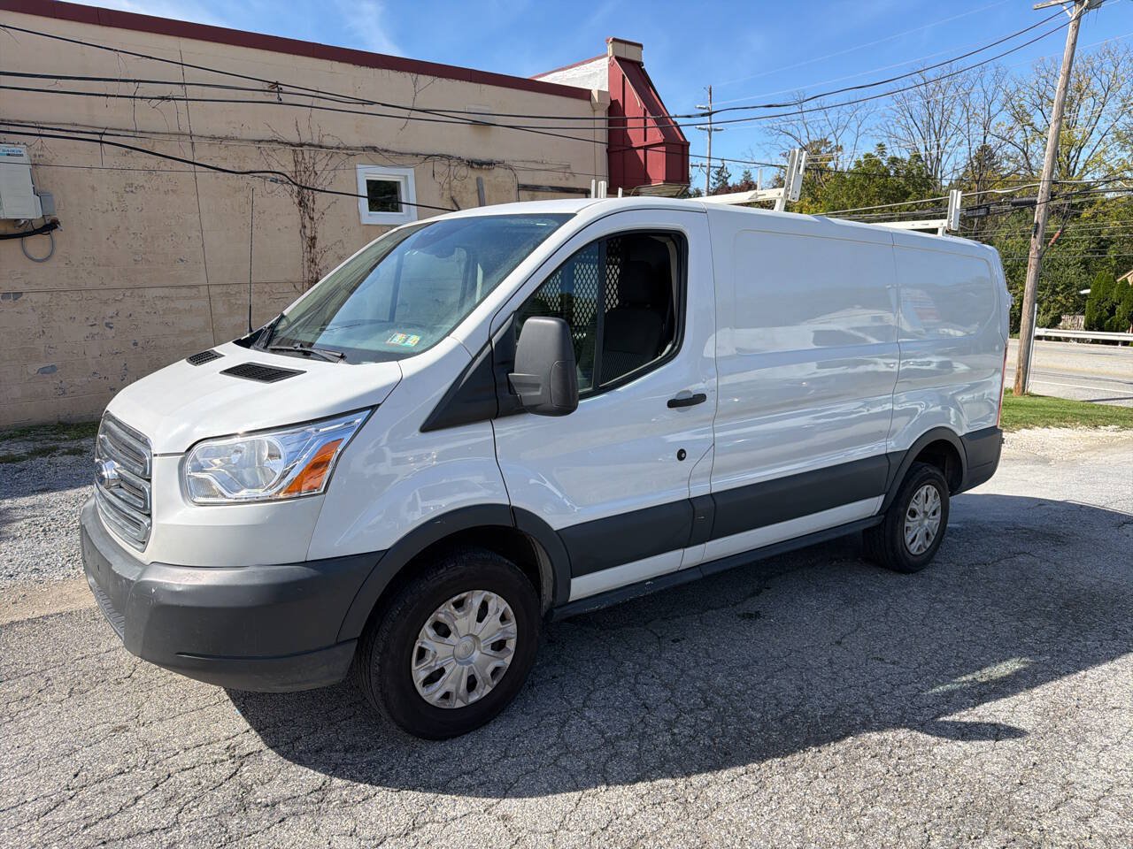 Used 2017 Ford Transit 250 130 Low Roof w/ Exterior Upgrade Package RWD image 4