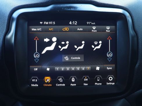 Used 2022 Jeep Renegade Latitude w/ Convenience Group image 49