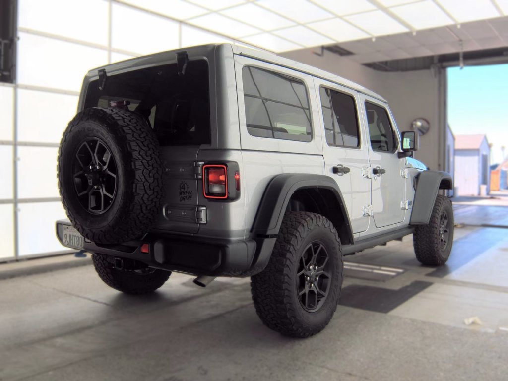 Used 2024 Jeep Wrangler Unlimited AWD/4WD image 2