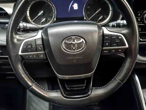 Used 2022 Toyota Highlander Limited AWD/4WD image 16