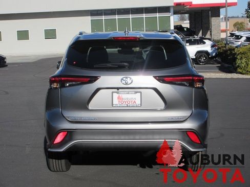New 2026 Toyota Highlander XSE image 3