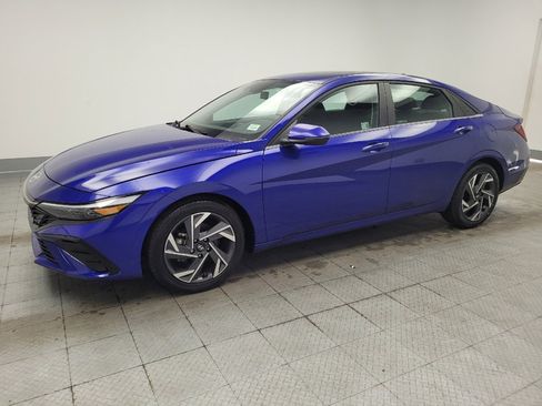 Used 2025 Hyundai Elantra SEL FWD image 2