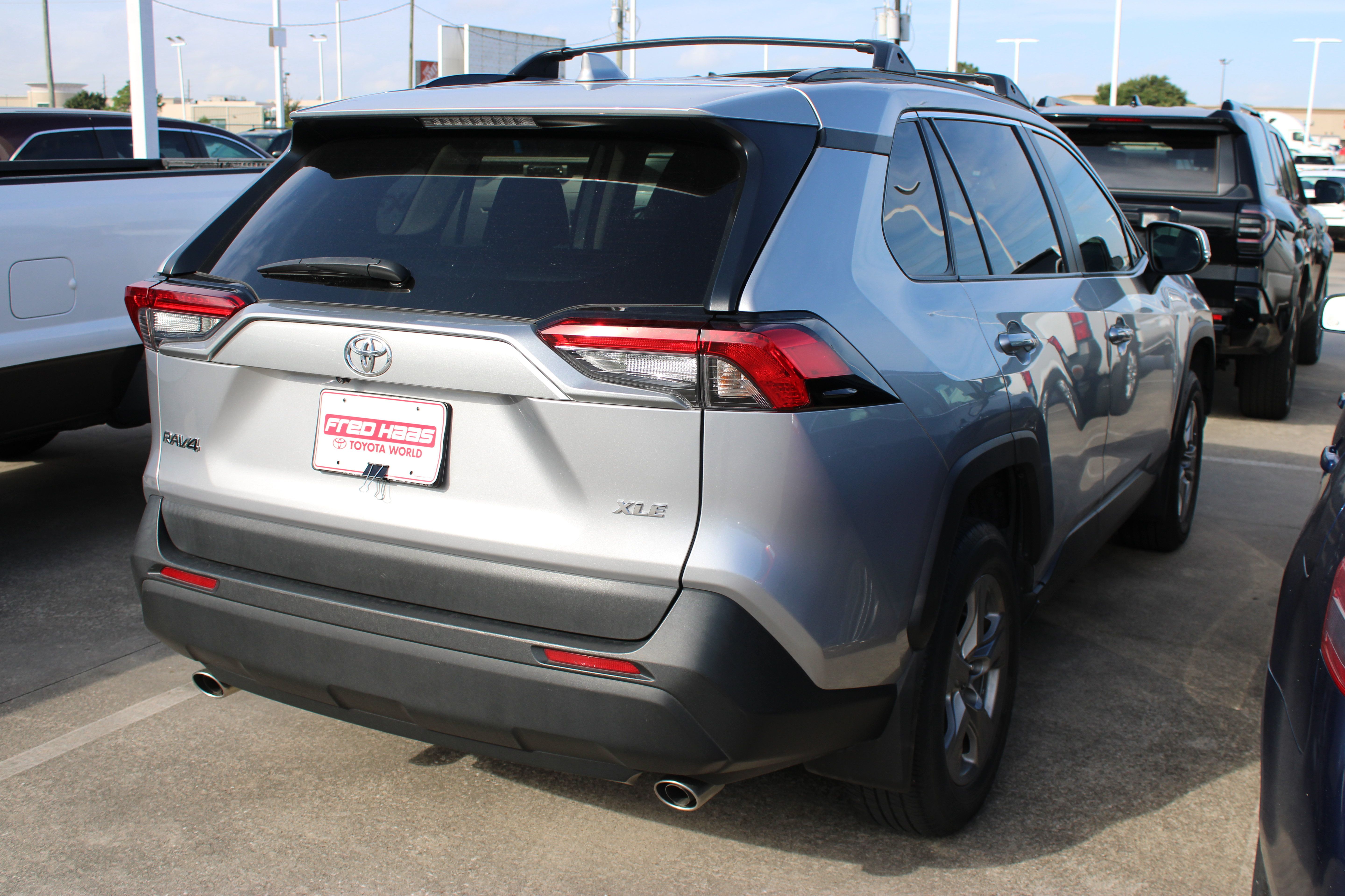 Used 2023 Toyota RAV4 XLE FWD image 11