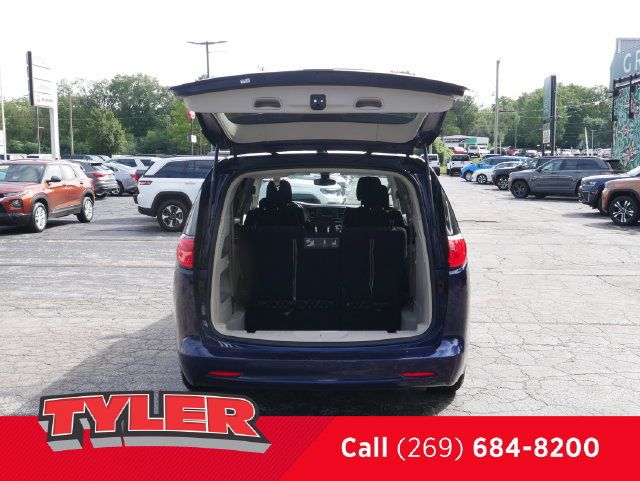 Used 2017 Chrysler Pacifica LX FWD image 14