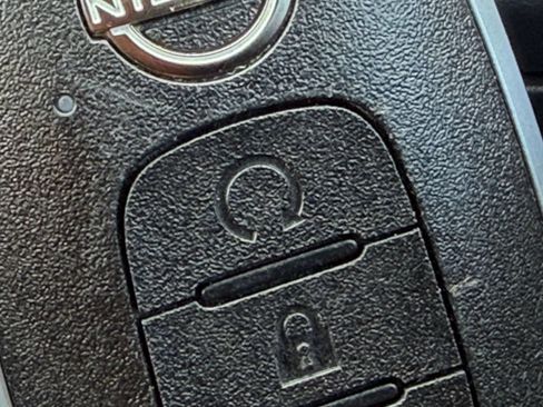 Used 2025 Nissan Pathfinder SV FWD image 27