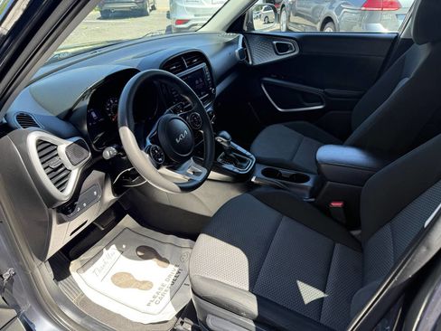 Used 2022 Kia Soul LX w/ Technology Package FWD image 12