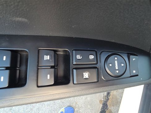 Used 2019 Hyundai Elantra SE w/ Cargo Package image 23