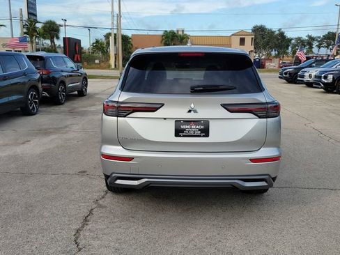New 2026 Mitsubishi Outlander SE FWD image 5