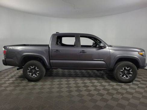 Used 2020 Toyota Tacoma TRD Off-Road w/ TRD Premium Off Road Package AWD/4WD image 11