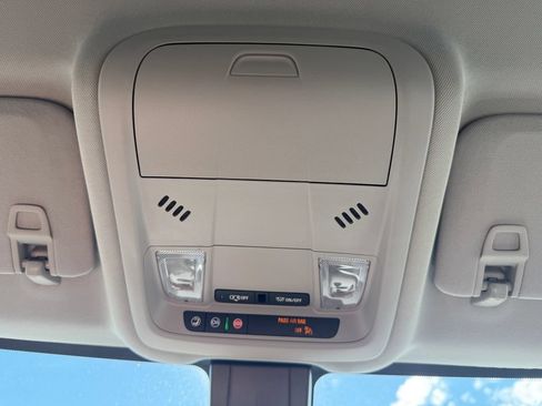 Used 2024 Chevrolet Equinox LT FWD image 33
